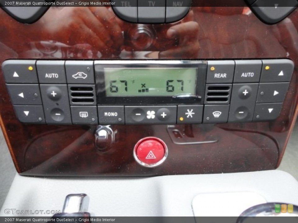 Grigio Medio Interior Controls for the 2007 Maserati Quattroporte DuoSelect #49271303