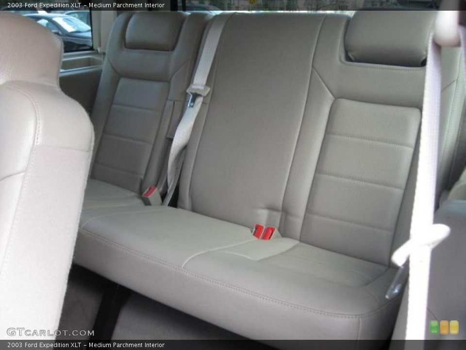 Medium Parchment Interior Photo for the 2003 Ford Expedition XLT #49271459