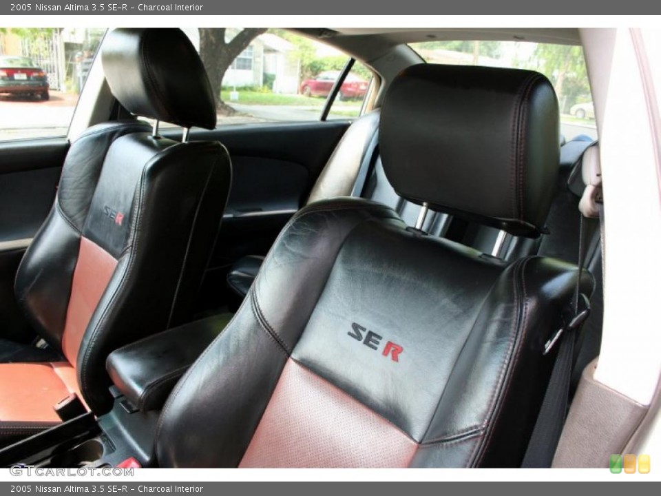 Charcoal Interior Photo For The 2005 Nissan Altima 3 5 Se R