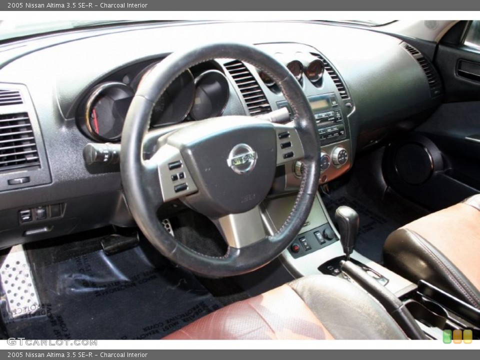 Charcoal Interior Dashboard for the 2005 Nissan Altima 3.5 SE-R #49285976