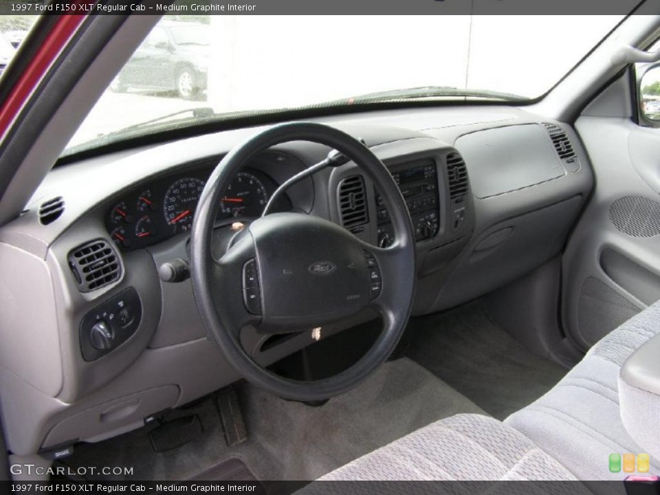 Medium Graphite Interior Photo for the 1997 Ford F150 XLT Regular Cab #49288709
