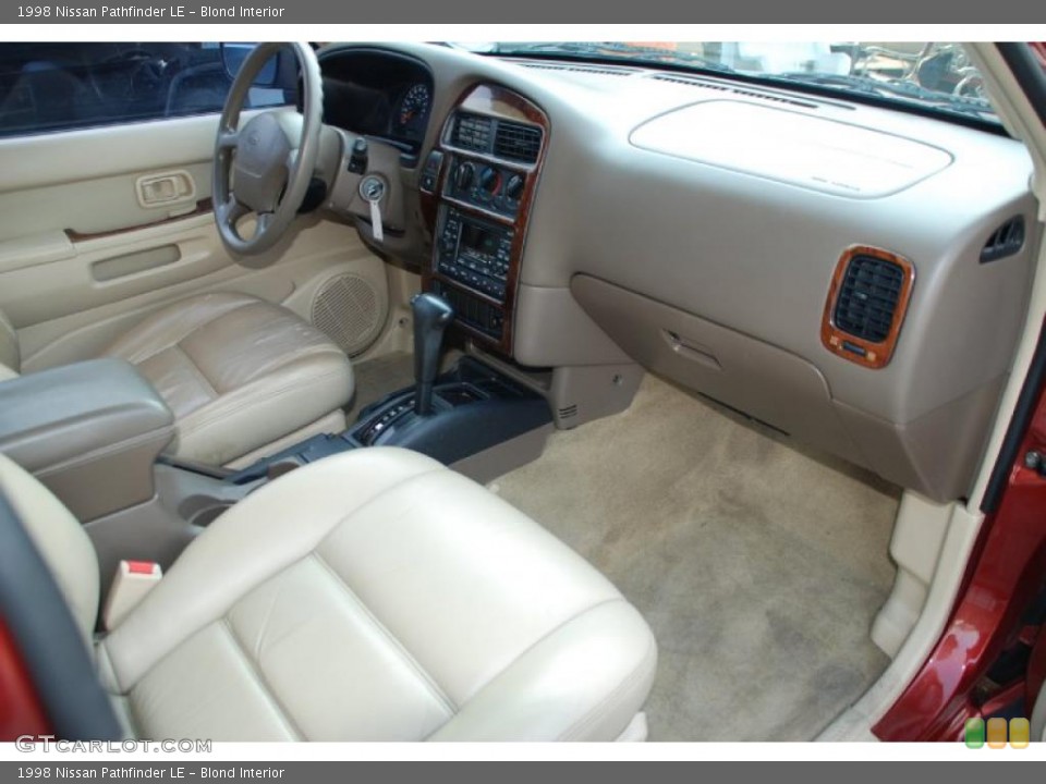 Blond Interior Photo for the 1998 Nissan Pathfinder LE #49289951