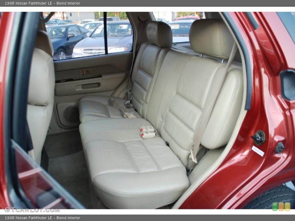 Blond Interior Photo for the 1998 Nissan Pathfinder LE #49290011