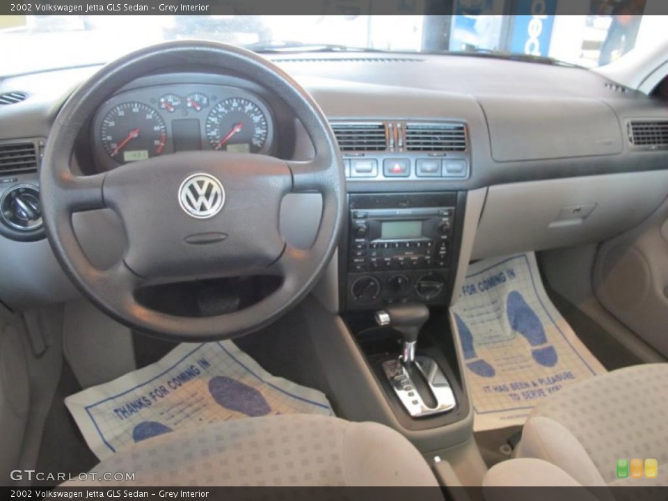 Grey Interior Dashboard for the 2002 Volkswagen Jetta GLS Sedan #49290224