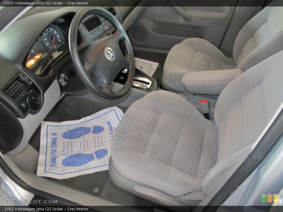Grey Interior Photo for the 2002 Volkswagen Jetta GLS Sedan #49290236