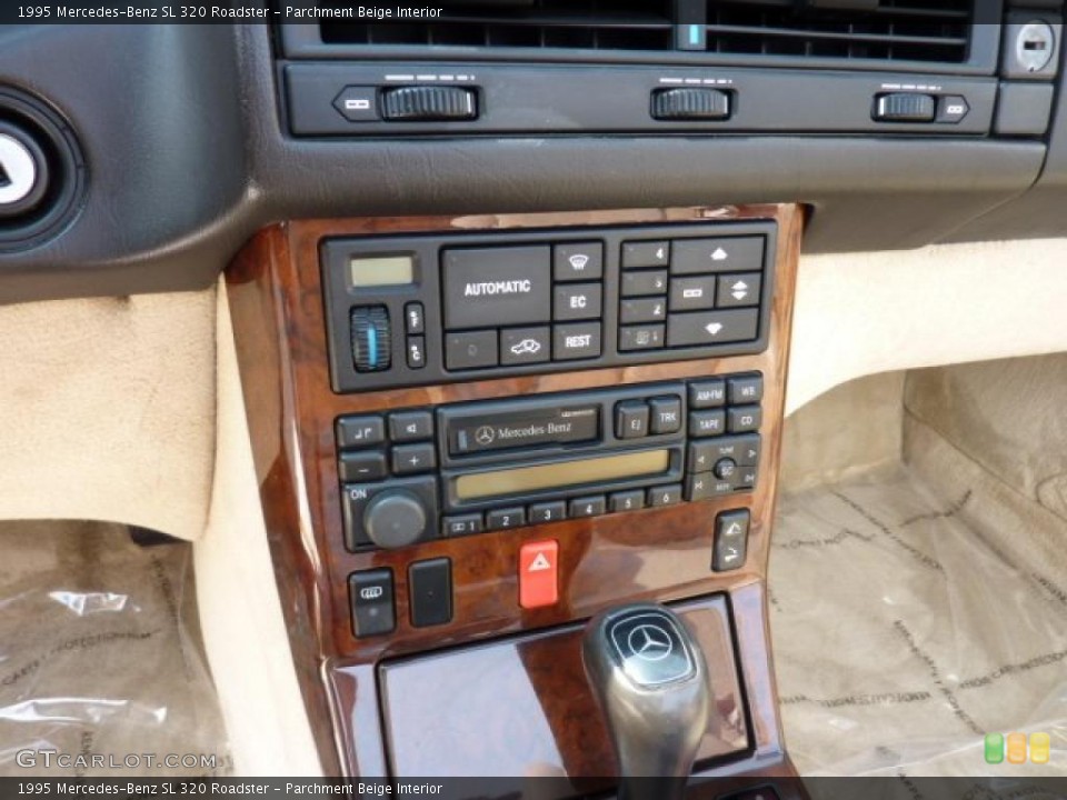 Parchment Beige Interior Controls for the 1995 Mercedes-Benz SL 320 Roadster #49303137
