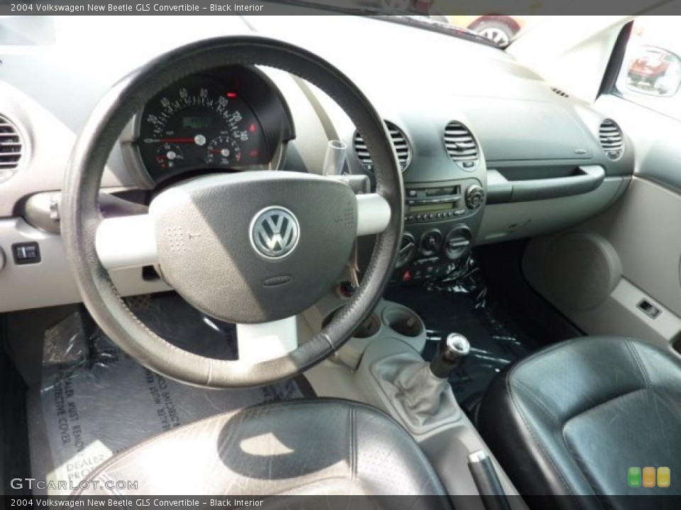 Black Interior Photo for the 2004 Volkswagen New Beetle GLS Convertible #49306683