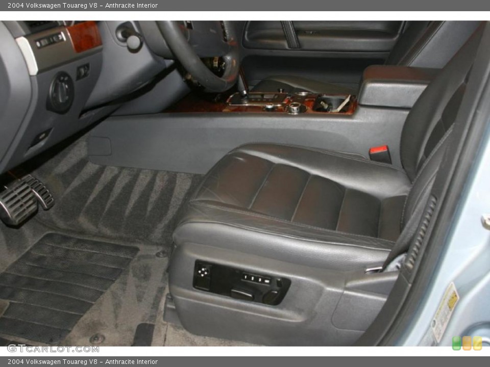 Anthracite Interior Photo for the 2004 Volkswagen Touareg V8 #49309686