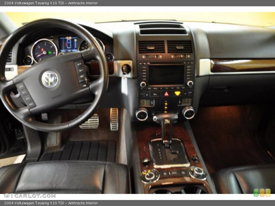 Anthracite Interior Dashboard for the 2004 Volkswagen Touareg V10 TDI #49316193