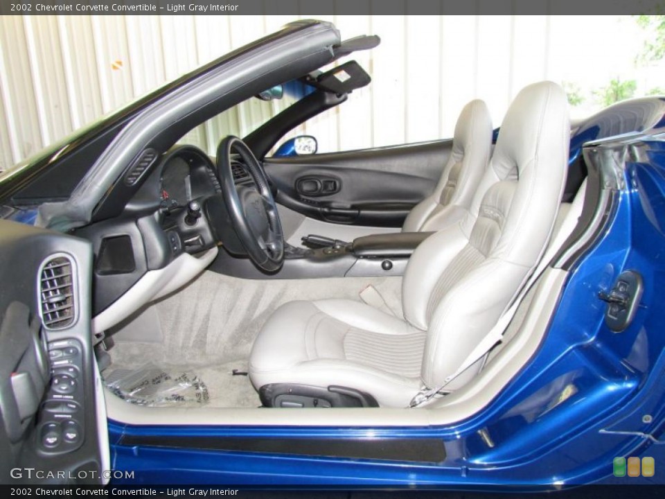 Light Gray Interior Photo for the 2002 Chevrolet Corvette Convertible #49324647
