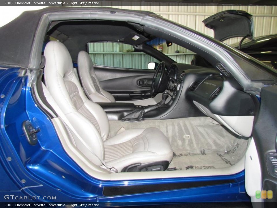 Light Gray Interior Photo for the 2002 Chevrolet Corvette Convertible #49324680