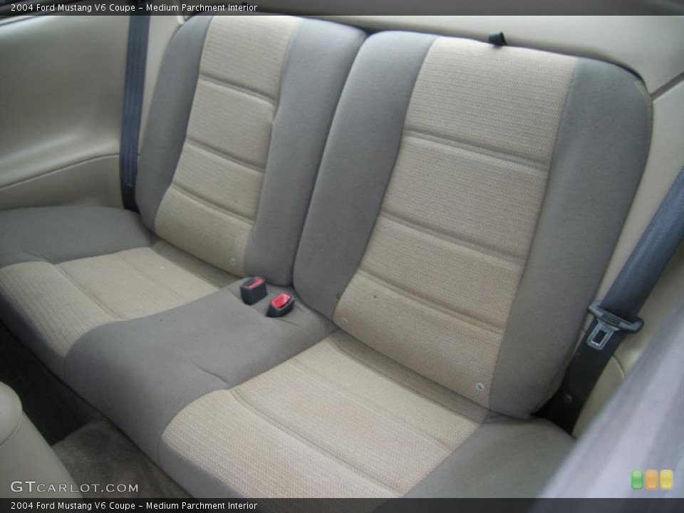 Medium Parchment Interior Photo for the 2004 Ford Mustang V6 Coupe #49331112