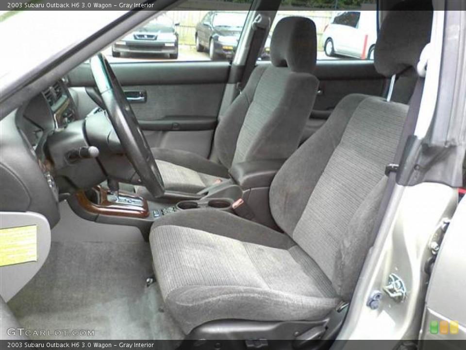 Gray Interior Photo for the 2003 Subaru Outback H6 3.0 Wagon #49334400