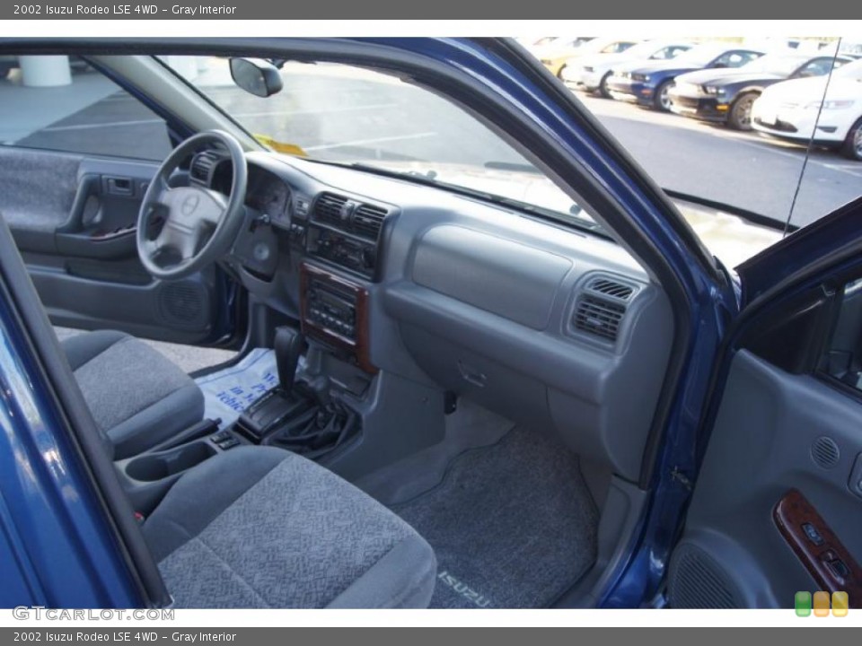 Gray Interior Photo for the 2002 Isuzu Rodeo LSE 4WD #49341972