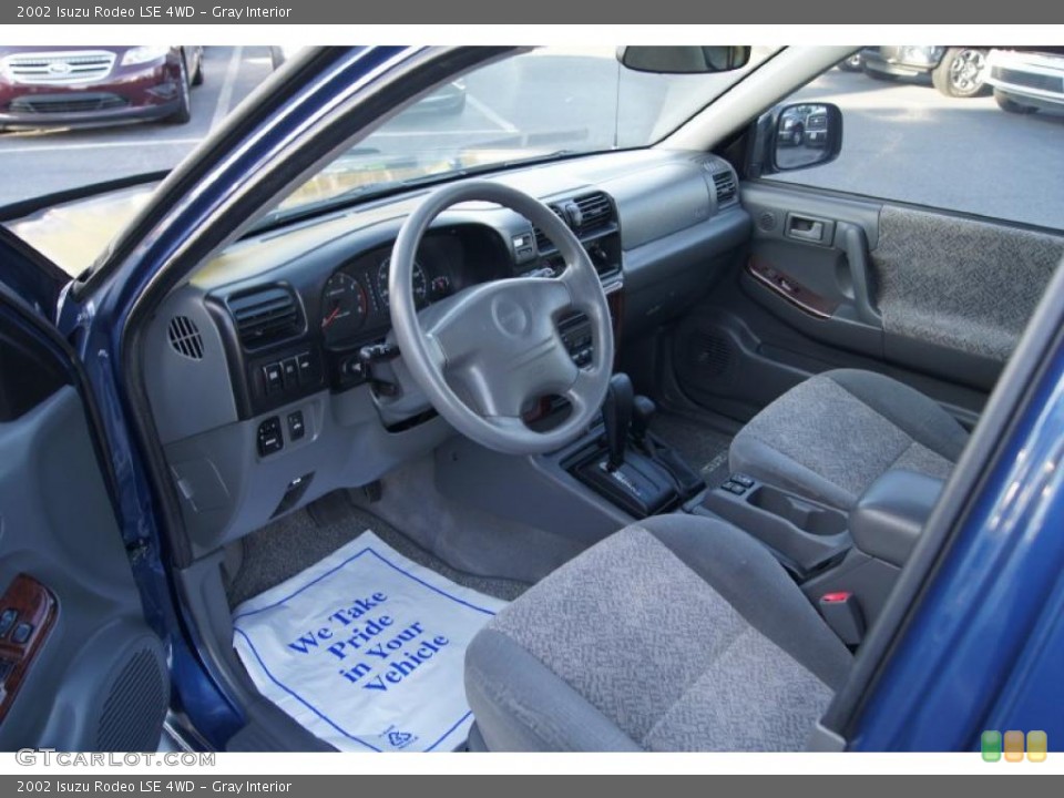Gray Interior Photo for the 2002 Isuzu Rodeo LSE 4WD #49342158