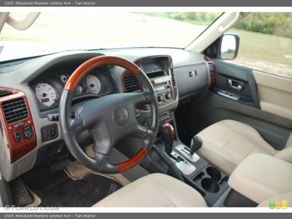 Tan Interior Photo for the 2005 Mitsubishi Montero Limited 4x4 #49342362