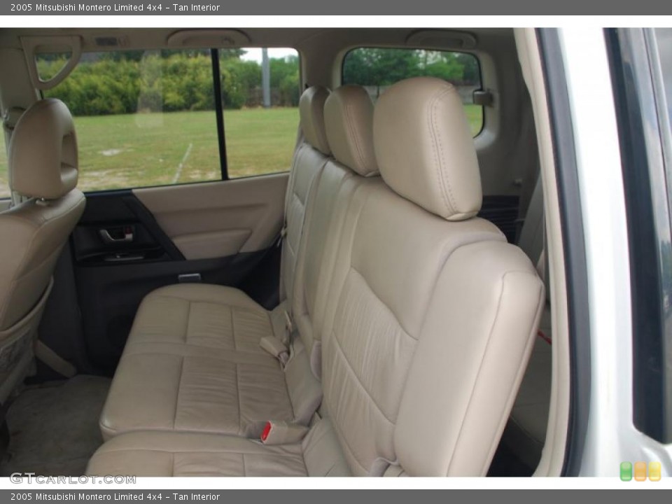 Tan Interior Photo for the 2005 Mitsubishi Montero Limited 4x4 #49342398