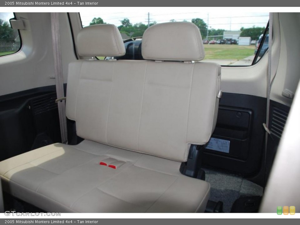Tan Interior Photo for the 2005 Mitsubishi Montero Limited 4x4 #49342407