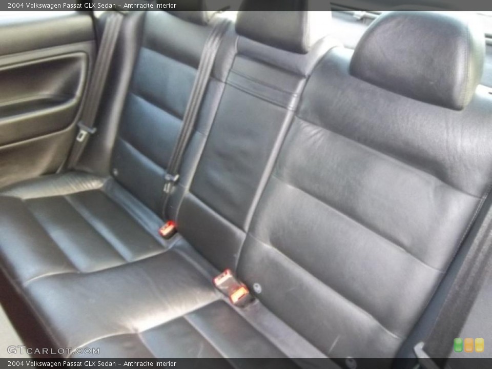 Anthracite Interior Photo for the 2004 Volkswagen Passat GLX Sedan #49354462