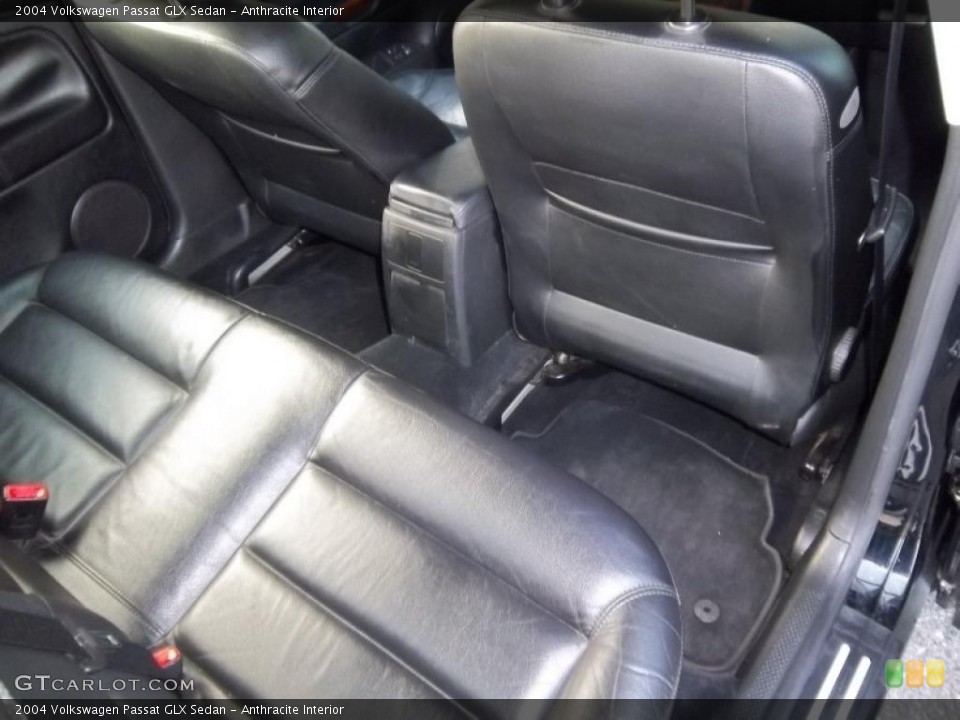 Anthracite Interior Photo for the 2004 Volkswagen Passat GLX Sedan #49354516