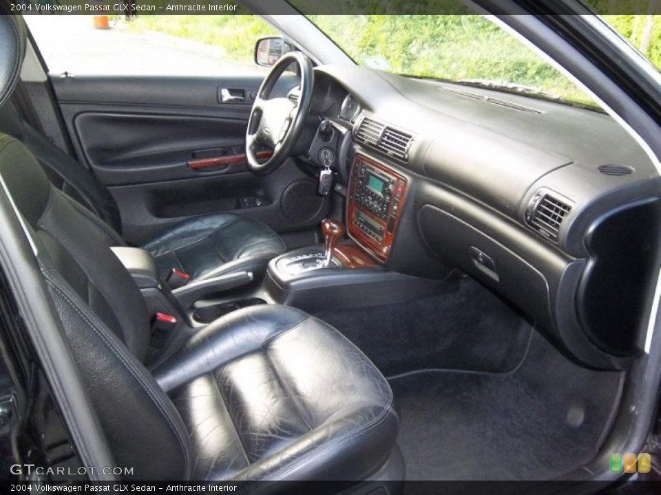 Anthracite Interior Photo for the 2004 Volkswagen Passat GLX Sedan #49354534