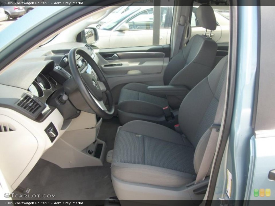 Aero Grey Interior Photo for the 2009 Volkswagen Routan S #49362845