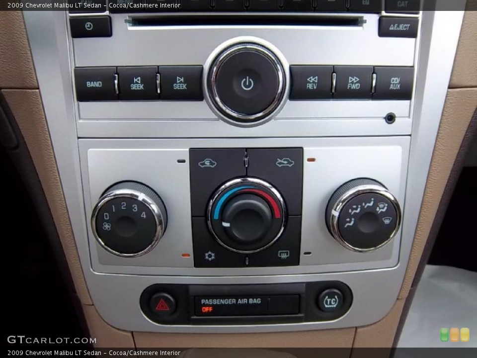 Cocoa/Cashmere Interior Controls for the 2009 Chevrolet Malibu LT Sedan #49370663