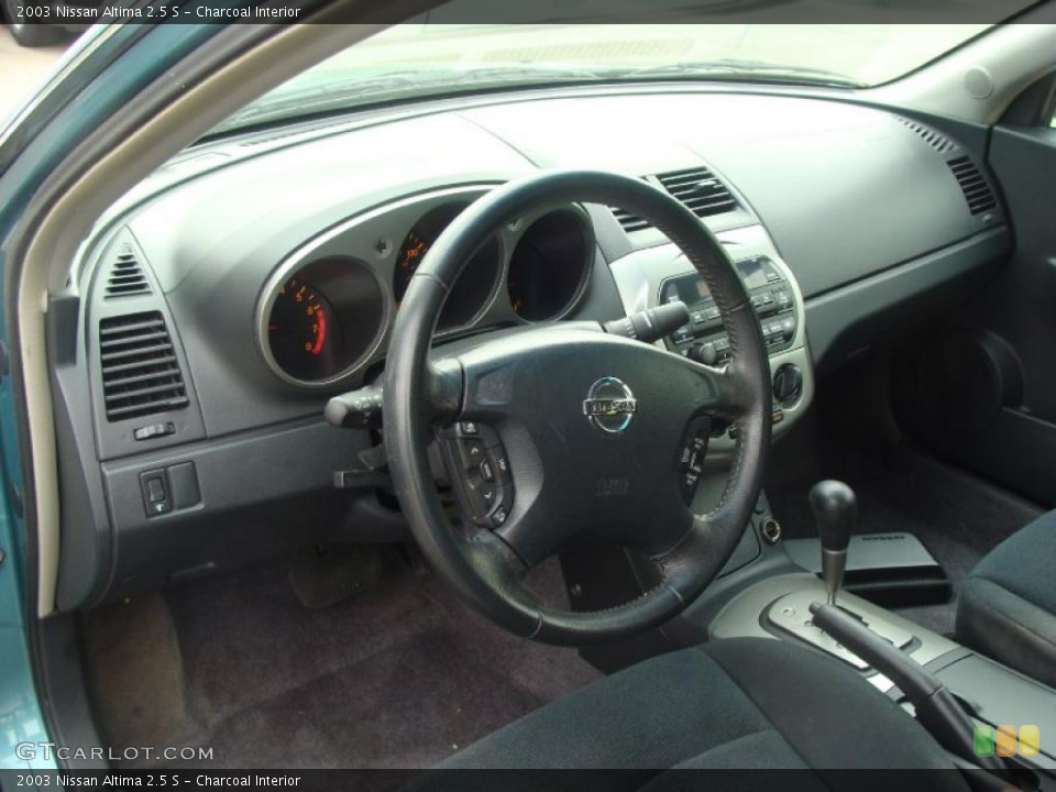 Charcoal Interior Photo for the 2003 Nissan Altima 2.5 S #49383995