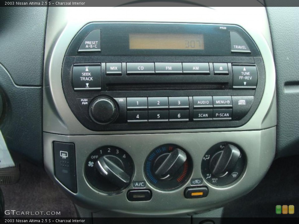 Charcoal Interior Controls For The 2003 Nissan Altima 2 5 S