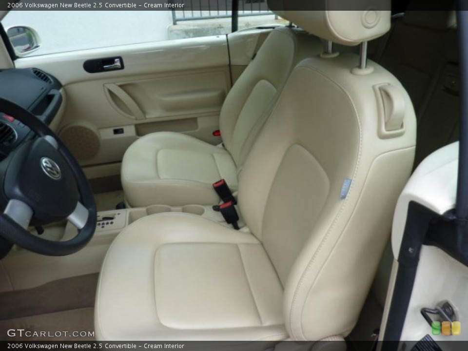 Cream Interior Photo for the 2006 Volkswagen New Beetle 2.5 Convertible #49385342