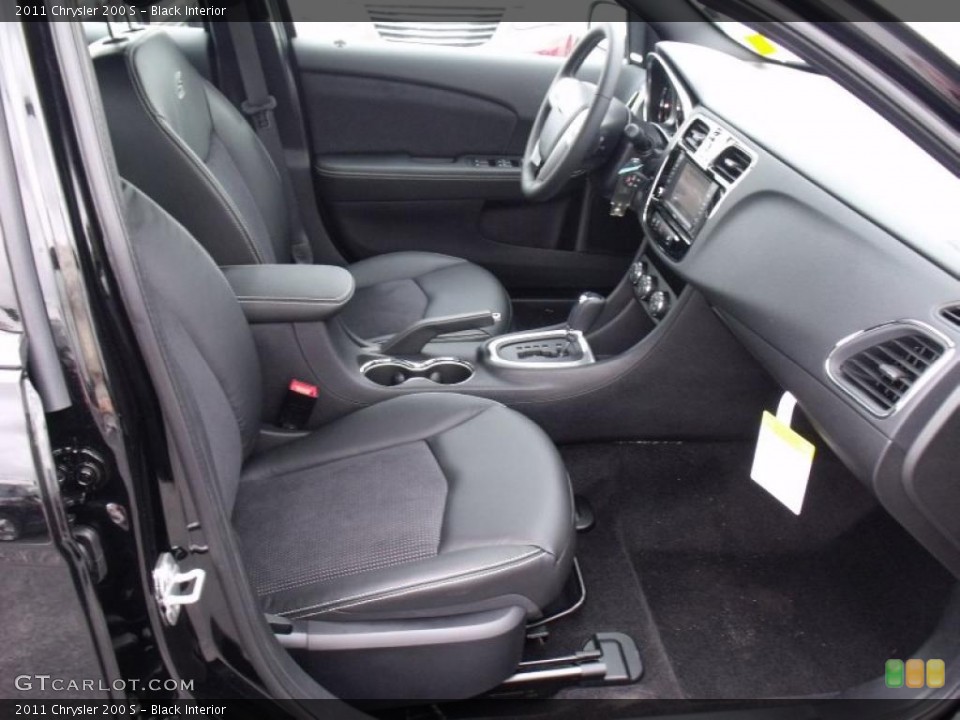 Black Interior Photo for the 2011 Chrysler 200 S #49394345