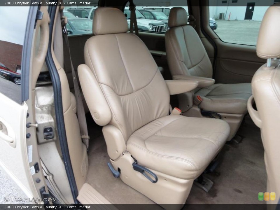 Camel Interior Photo for the 2000 Chrysler Town & Country LXi #49400570