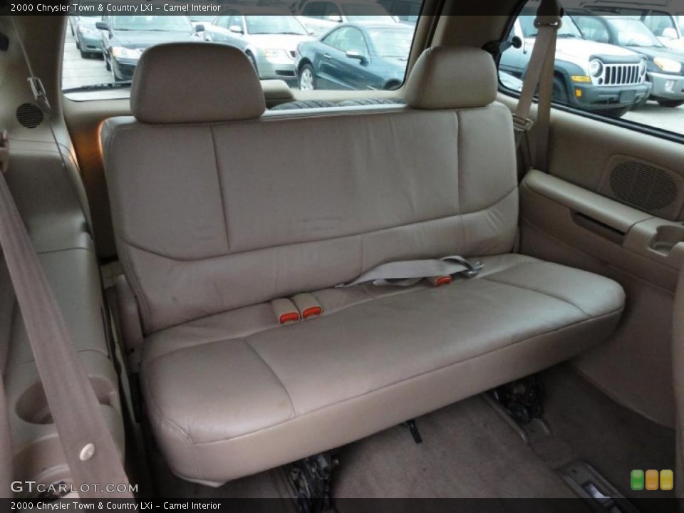 Camel Interior Photo for the 2000 Chrysler Town & Country LXi #49400585