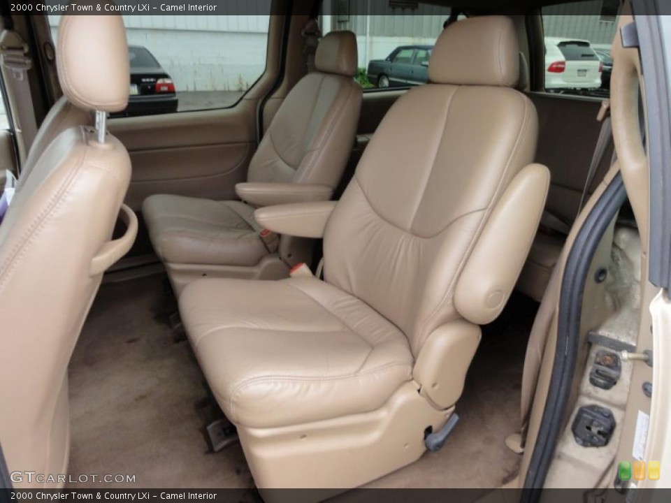 Camel Interior Photo for the 2000 Chrysler Town & Country LXi #49400601