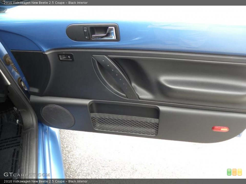 Black Interior Door Panel for the 2010 Volkswagen New Beetle 2.5 Coupe #49401083