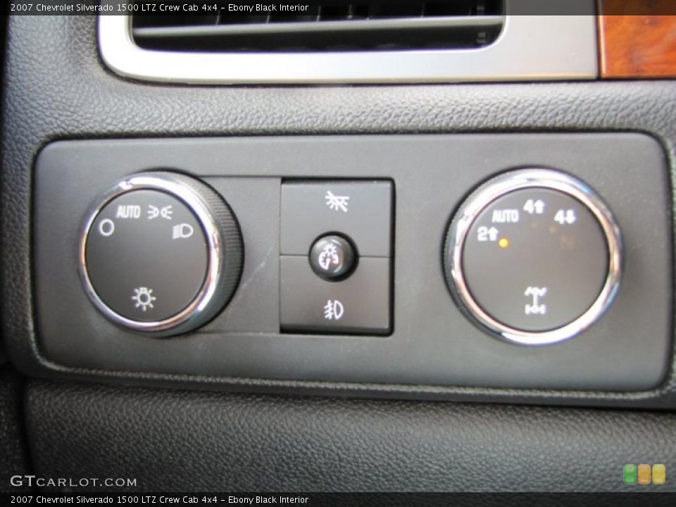 Ebony Black Interior Controls for the 2007 Chevrolet Silverado 1500 LTZ Crew Cab 4x4 #49408398