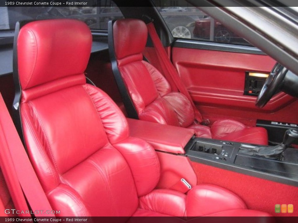 Red Interior Photo for the 1989 Chevrolet Corvette Coupe #49413114