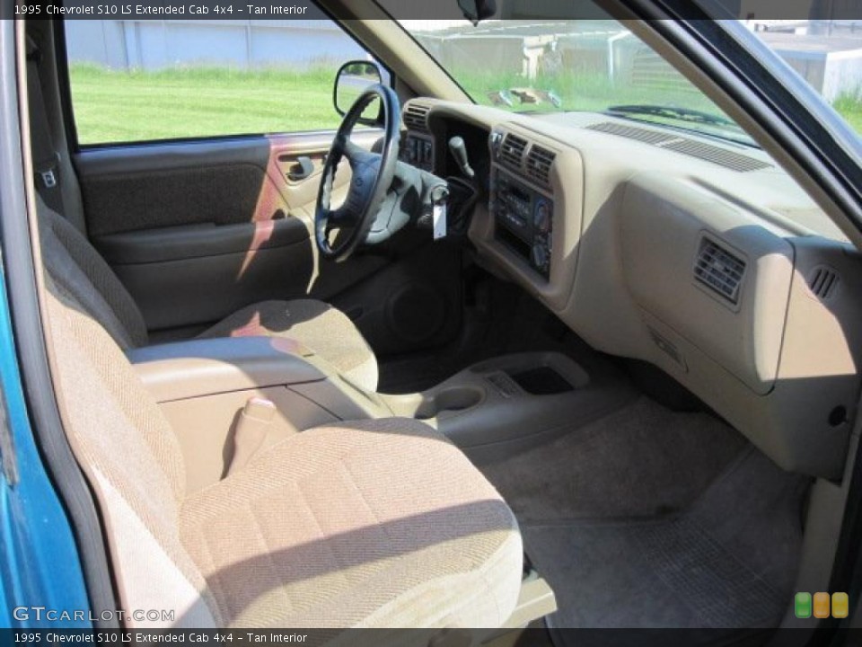 Tan Interior Photo for the 1995 Chevrolet S10 LS Extended Cab 4x4 #49414056