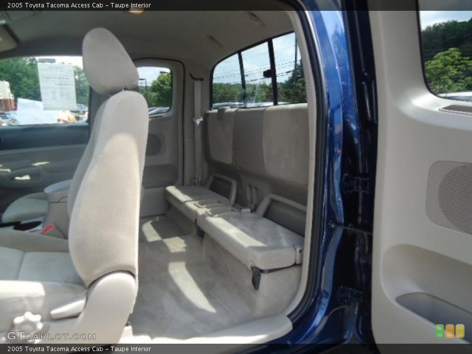 Taupe Interior Photo for the 2005 Toyota Tacoma Access Cab #49423300