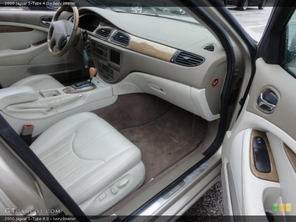 Ivory Interior Photo for the 2000 Jaguar S-Type 4.0 #49440901