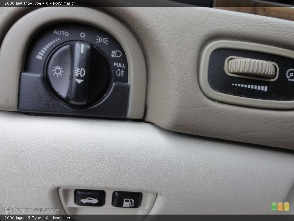 Ivory Interior Controls for the 2000 Jaguar S-Type 4.0 #49441399