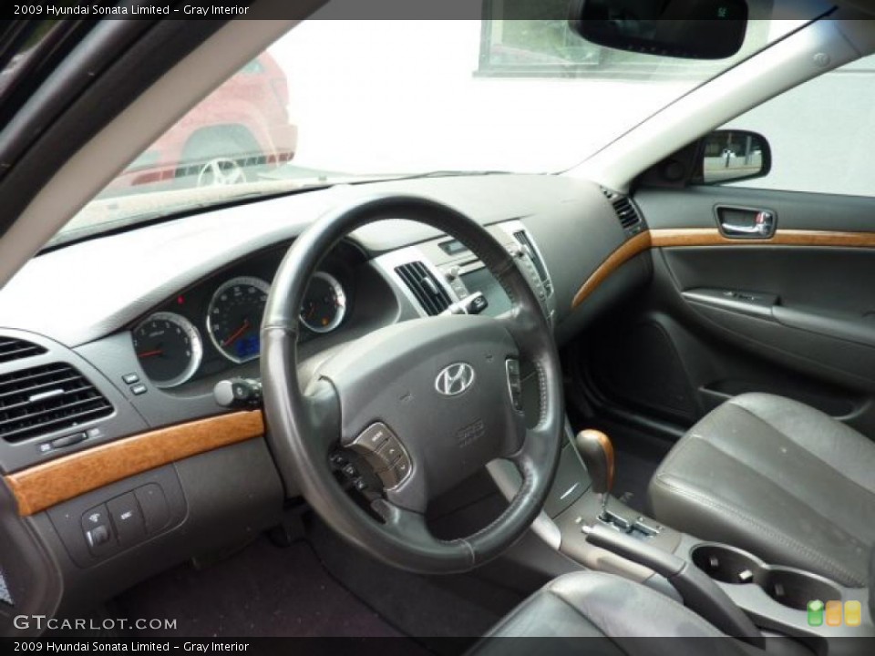 Gray Interior Photo for the 2009 Hyundai Sonata Limited #49463923