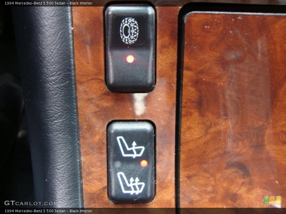 Black Interior Controls for the 1994 Mercedes-Benz S 500 Sedan #49472145