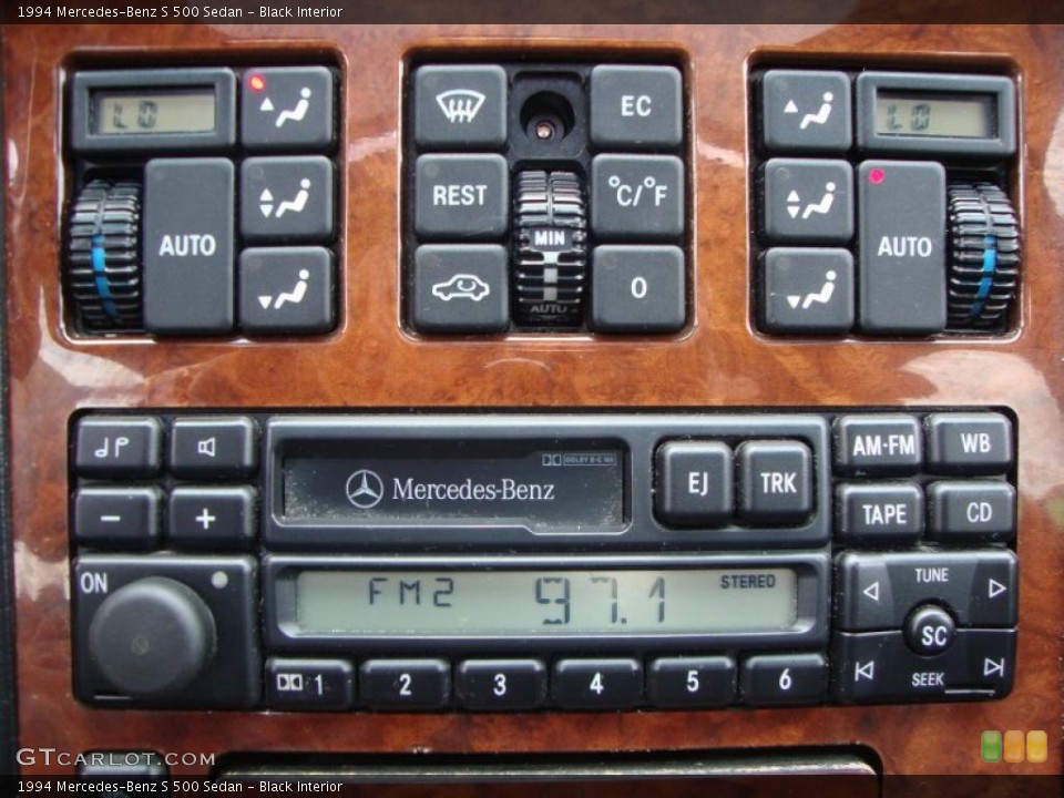 Black Interior Controls for the 1994 Mercedes-Benz S 500 Sedan #49472160