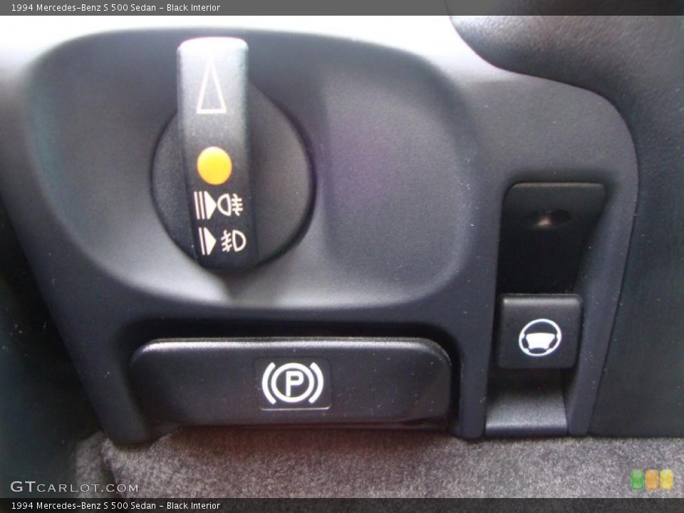 Black Interior Controls for the 1994 Mercedes-Benz S 500 Sedan #49472196