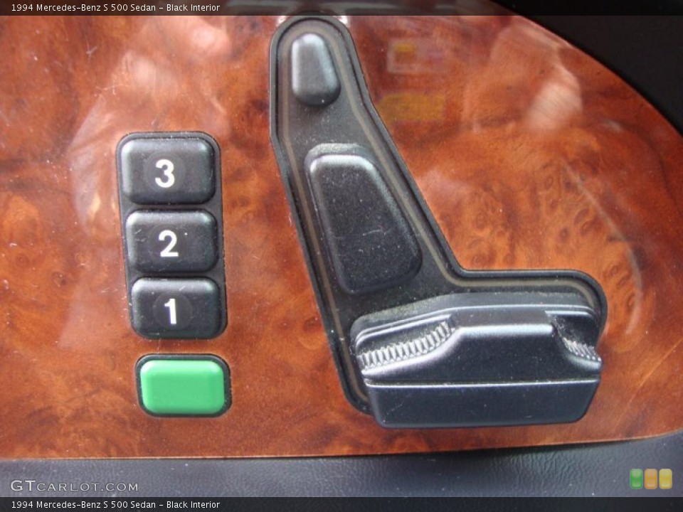 Black Interior Controls for the 1994 Mercedes-Benz S 500 Sedan #49472208
