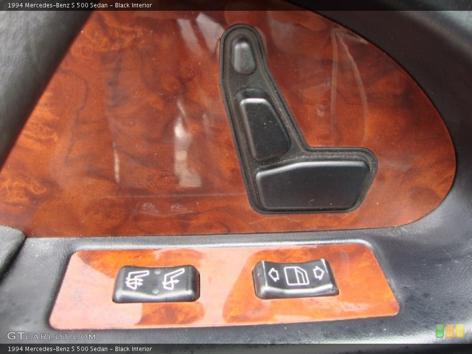 Black Interior Controls for the 1994 Mercedes-Benz S 500 Sedan #49472295