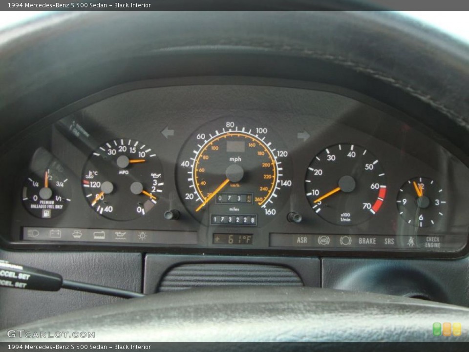 Black Interior Gauges for the 1994 Mercedes-Benz S 500 Sedan #49472346