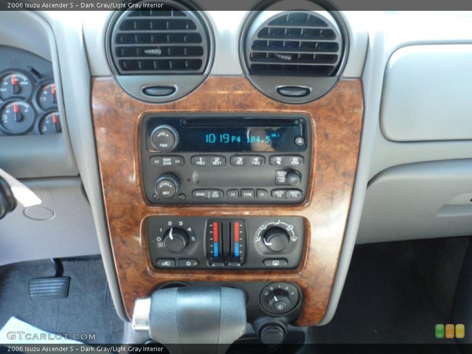 Dark Gray/Light Gray Interior Controls for the 2006 Isuzu Ascender S #49479582