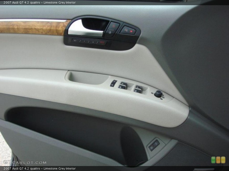 Limestone Grey Interior Door Panel for the 2007 Audi Q7 4.2 quattro #49491276